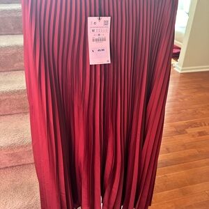 Zara pleated skirt - maroon color size Medium